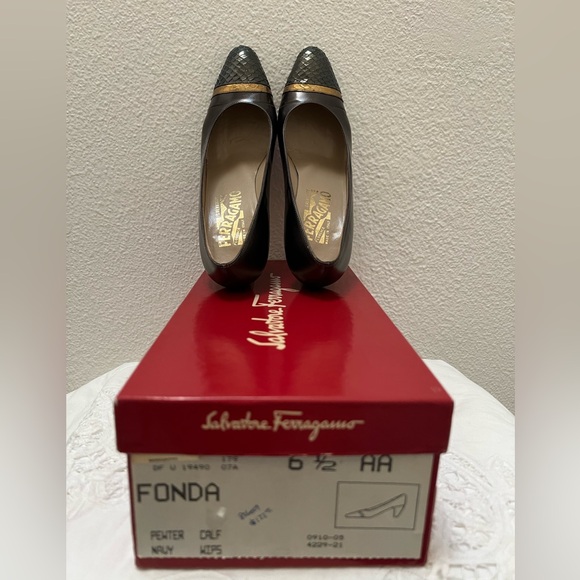 Salvatore Ferragamo Metallic Grey Pumps - Picture 2 of 12